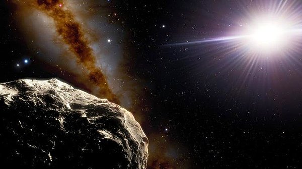 NASA'ya göre bilinen en büyük asteroid Ay'dan 70 kat daha ufak ve Dünya'dan yaklaşık 180 milyon kilometre uzakta, Mars'la Jüpiter arasında yörüngede yer alıyor.