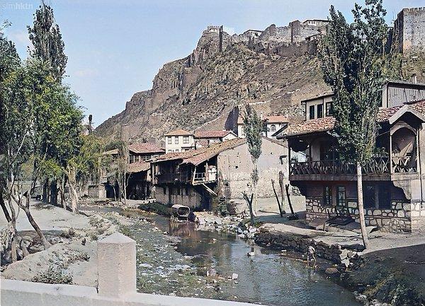 Ankara'nın iyi halli, gayri müslim tüccarların da yaşadığı Bentderesi'nin ismi, 1960'da devlet tarafından genelevlerin açılmasıyla artık başka anılmaya başladı.