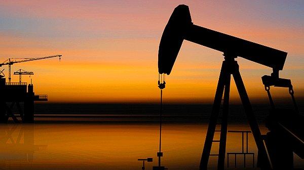 Daha fazla İran petrolünün küresel pazarlara gelebilceği endişesi fiyatları geriletti