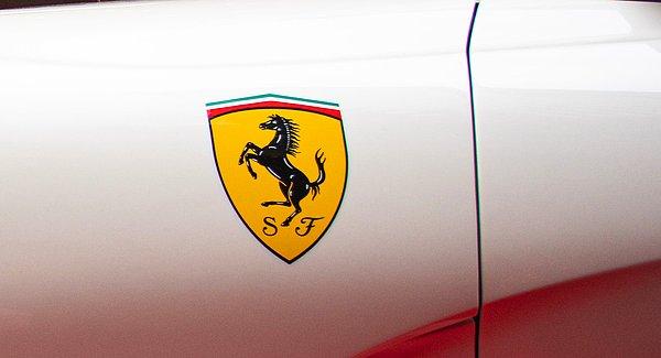 Qualcomm’un duyurusunda Ferrari’yle birlikte dijital kokpitlerin tasarımı, geliştirilmesi ve entegrasyonu için çalışılacağı belirtildi.