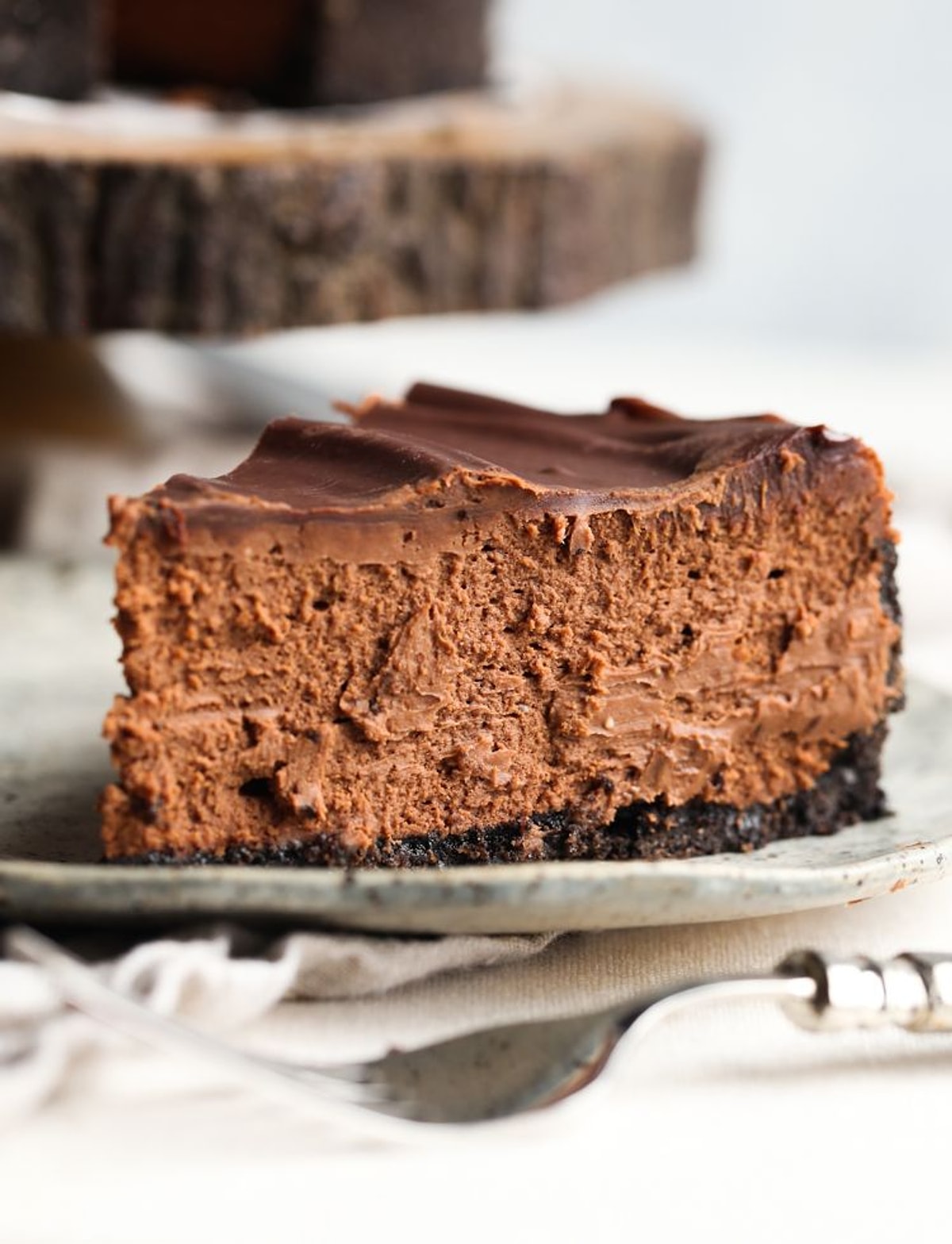 Chocolate cheesecake. Чизкейк с шоколадом. Чизкейк шоколадный классический. Чизкейк сливочно шоколадный. Сырно-шоколадный торт.