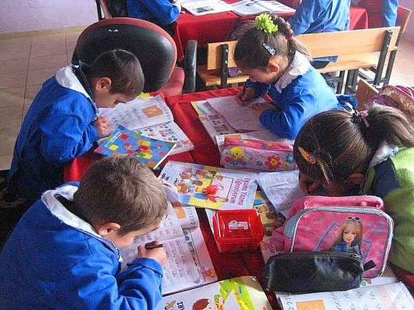 Oksijen’den Mine Şenocaklı’nın haberine göre ise sadece geçtiğimiz yıl Türkiye’de tamı tamına 155 bin 938 çocuk okulu bırakmak zorunda kalmış!