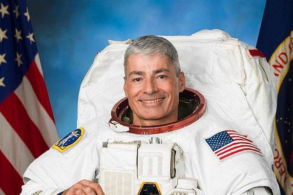 11. Bir NASA astronotu, Amerikan uzay programının uzayda kesintisiz geçirilen gün sayısı rekoruna yaklaşıyor. Astronot, martta eve döndüğünde gezegen dışında neredeyse bir yıl geçirmiş olacak.