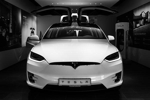 Diğer yandan Riley ile Musk arasındaki yazışma, Tesla'nın otomobillere bir güvenlik önlemi getirmesine de ilham oldu.