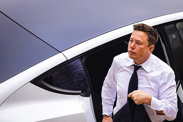 3. Elon Musk'ın oğlu ile alakalı yazışmaları ortaya çıktı. Yazışmalarda oğlunun 10 haftalıkken yazıyordu.