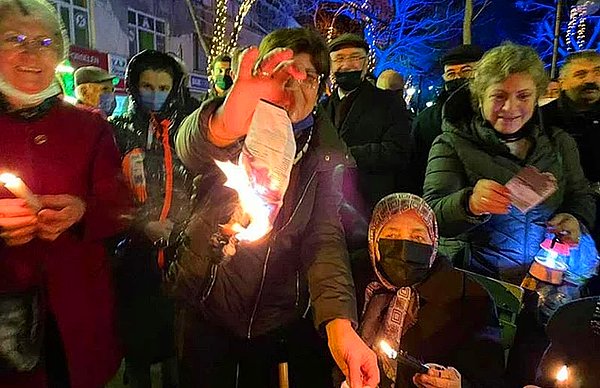 4. AKP'li Mahir Ünal, artan zamların nedenini devlete değil, uluslararası piyasalara bağladı.