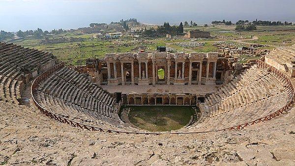 Ancak Hierapolis, sunduğu tüm bu güzelliklere rağmen, Roma döneminde daha uğursuz bir nedenle de biliniyordu.