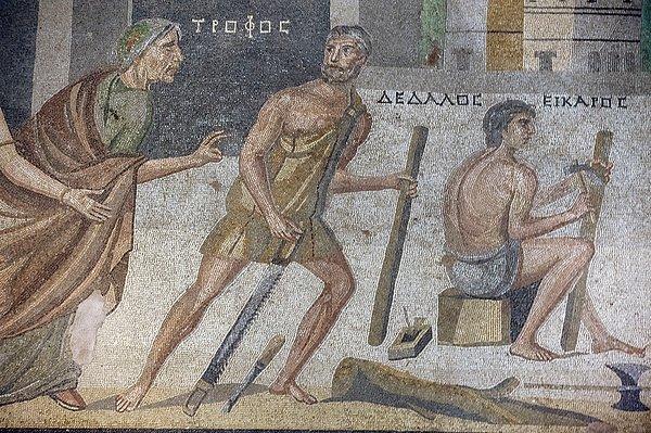 Daedalus, Yunan mitolojisinde Kekrops bir diğer adıyla Attika'nın kral soyundan geldiği düşünülen sanatçı, mimar ve heykeltıraştır. İki oğlu vardır. Bunlardan biri İkarus diğeri İapyx'dir.