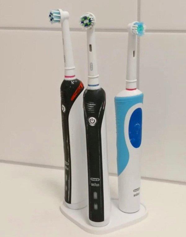 3. Elektrikli diş fırçalarınızın gün boyu ayakta olduğundan emin olmakta fayda var.