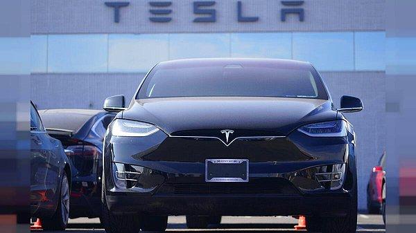 3. Dünyanın en değerli otomotiv markası olan Tesla'nın CEO'su Elon Musk, Kasım ayında 5,74 milyar dolarlık Tesla hissesini hayır kuruluşlarına bağışladı. Uzmanlara göre Musk, bu bağışla büyük bir vergi avantajı da elde etti.