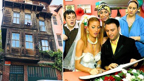 Bugün ise bir dönemin unutulmaz dizisi Cennet Mahallesi'nin çekimlerine ev sahipliği yapan Balat'taki tarihi ahşap evin satıldığı ortaya çıktı!