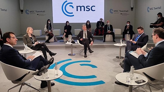 İBB Başkanı Ekrem İmamoğlu, Münih Güvenlik Konferansı’nda Tercümana Gerek Duymadan İngilizce Konuştu