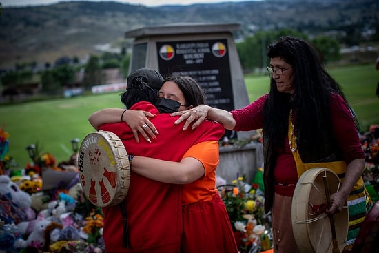Kanada'nın Binlerce Yerli Kadını Doğum Sırasında Zorla Kısırlaştırdığı Ortaya Çıktı