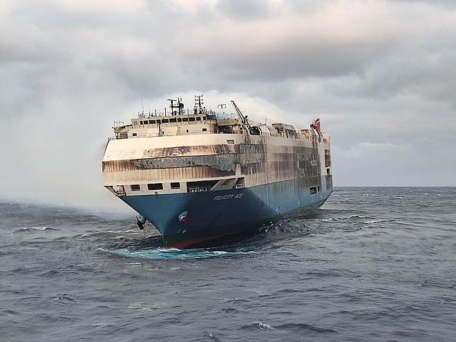 Yüzlerce Lüks Otomobil Taşıyan Gemi Mürettebatsız Bir Halde Atlas Okyanusu'nda Sürükleniyor