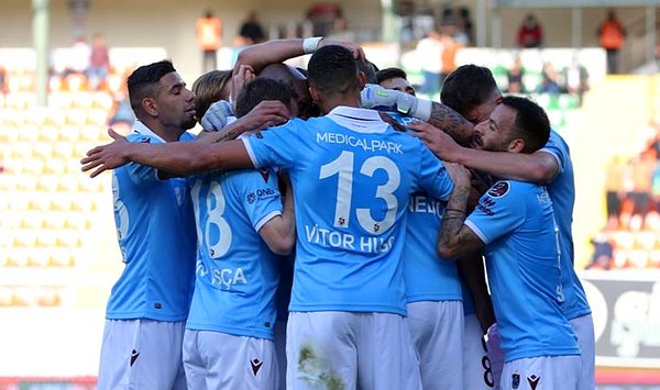4-0'lık galibiyetin ardından sevinç Trabzon şehrine de yansıdı.