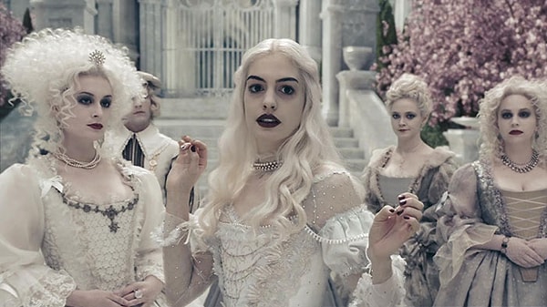 4. Алиса в стране чудес