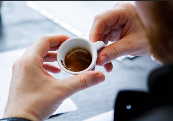 В исследовании, в котором приняли участие более 1000 взрослых, обрабатывались результаты опроса, в котором участников спросили об их предпочтениях в еде и напитках.