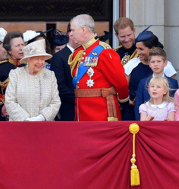 Elizabeth'in 73 yaşındaki oğlu veliaht Prens Charles, geçen hafta, ikinci kez korona virüse yakalanmıştı.