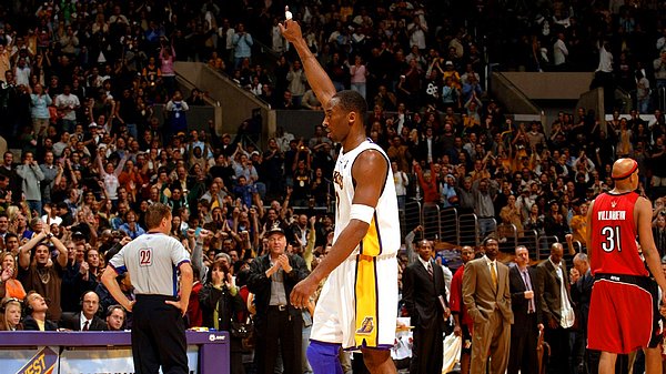 İki yıl önce, 41 yaşındayken helikopter kazasında hayatını kaybeden Bryant, Los Angeles Lakers ile 5 NBA şampiyonluğu yaşamış, 18 kez all-star seçilmişti.