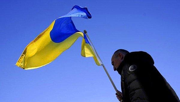 15. Ukrayna Dışişleri Bakanlığı, Rusya'daki vatandaşlarına bir an önce ülkeyi terk etme çağrısı yaptı. Cumhurbaşkanı Zelenskiy ise bir kararname ile 18-60 yaş arası vatandaşları askere çağırdı. Ukrayna'da bir ay süreyle OHAL ilan edildi.