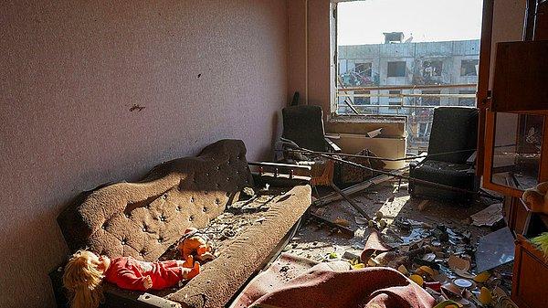 11.00 | Rus saldırıları sırasında Kharkiv kentindeki bir apartman kompleksi zarar gördü