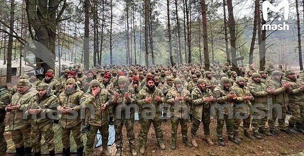 Kadirov'a bağlı Çeçen milisleri bugün akşam saatlerinde Rusya ordusu safında Ukrayna'ya giriş yaptılar.