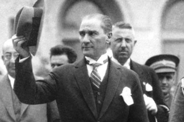 13. Mustafa Kemal Atatürk'ün nüfusa kayıtlı olduğu il hangisidir?