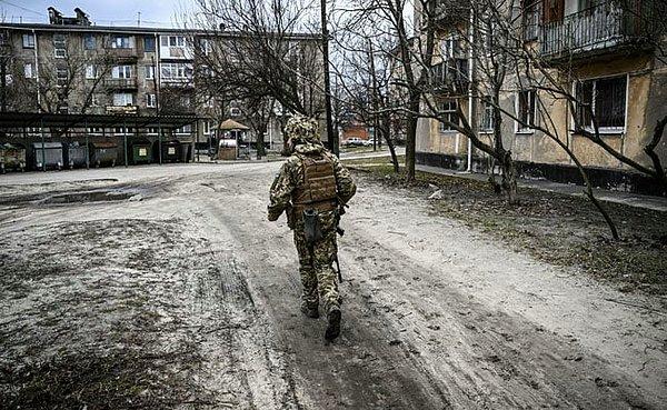 18.56 | Pentagon: Rusya'nın sınıra yığdığı askerlerin yarısı şu anda Ukrayna'nın içinde
