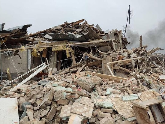 Rusya'nın Bombaladığı Kasabadan Geriye Sadece Enkaz Kaldı