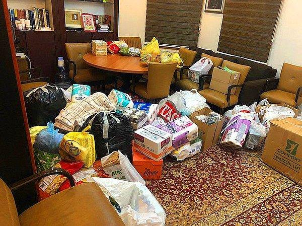2. Ukrayna'nın Türkiye Büyükelçiliği, Türklerin elçiliğe gönderdiği insani yardım malzemelerini sosyal medya hesabından paylaşarak, 'Dost kara günde belli olur' dedi.