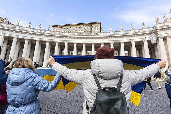 Papa Francesco, 2 Mart’ı Ukrayna’da barış için dua ve oruç günü ilan etti.
