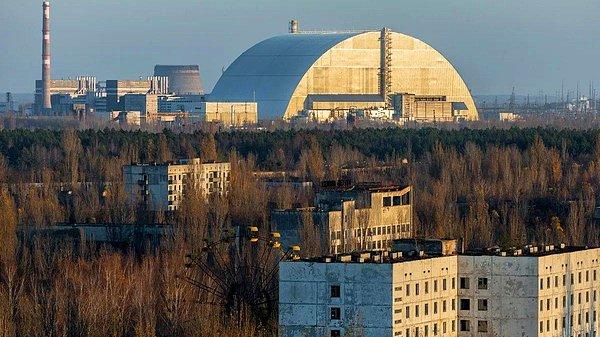 4. Geçtiğimiz günlerde 'askeri operasyona' başladığını açıklamasıyla birlikte Ukrayna'yı işgal eden Rusya, Çernobil nükleer santralini de ele geçirdi. Savaş tüm ciddiyetiyle sürerken, akıllara ister istemez şu soru geliyor: Bölge kazara bombalansa ne olur? Bilim insanları yanıtladı.