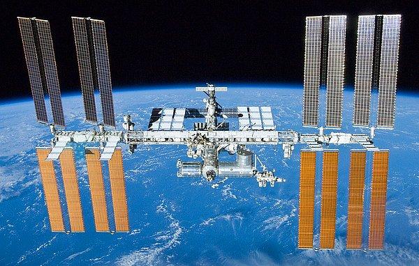 Uluslararası Uzay İstasyonu; ABD, Rusya, Japonya, Fransa ve Kanada'nın aralarında yaptığı sözleşmeyle oluşturulan ortak bir proje.