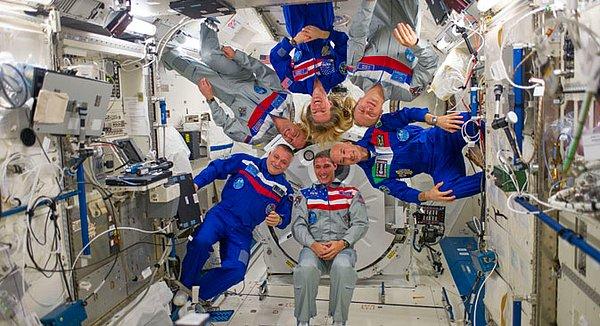 İstasyon'da ABD tarafı astronotlara yaşam desteği sağlarken Rusya ise istasyonun itilmesinden ve ayakta kalmasından sorumlu.