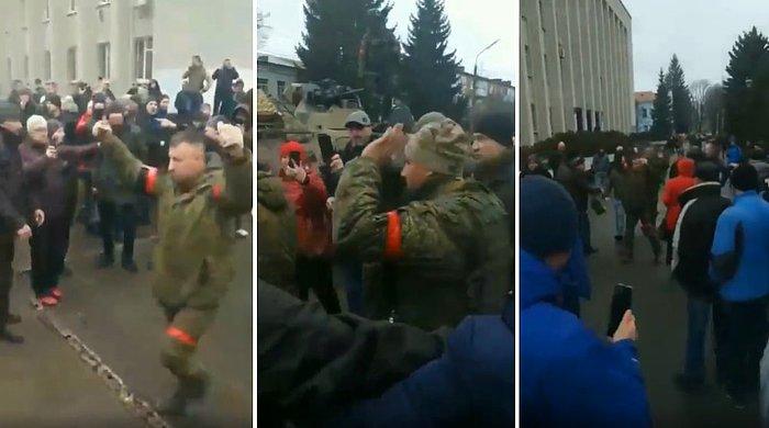 Rus Askerlerinin Konotop Şehrinde Kendilerini Korumak İçin Ellerinde El Bombası Taşıdığı İddia Edildi