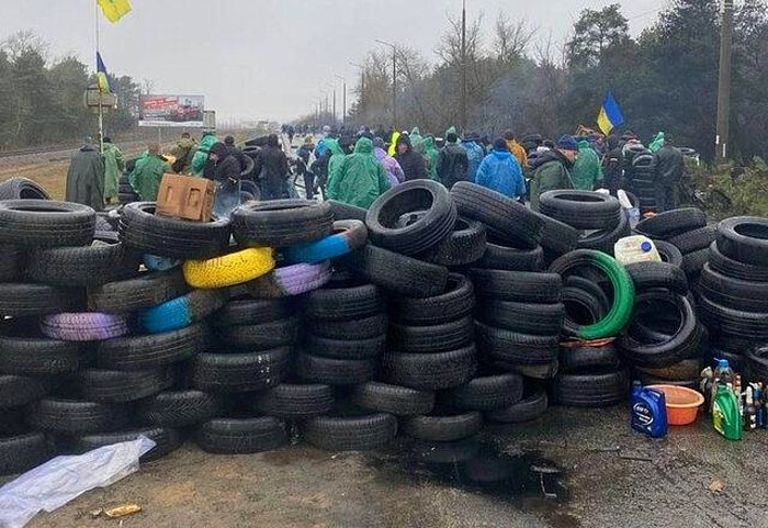 Tüm Dünya Bunu İzledi! Ukrayna’da Yüzlerce Kişiden Sivil Barikat