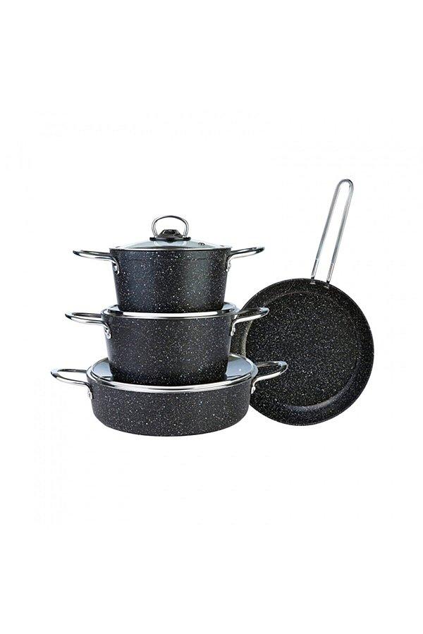 9. Cookplus'ın siyah tencere seti de mutfakta siyah kullanmayı sevenlere göre.