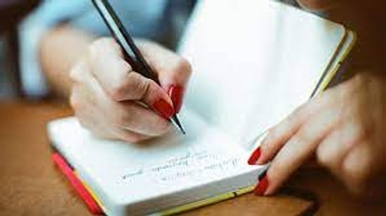 Öz Geçmiş Nedir? TDK'ya Göre Özgeçmiş mi, Öz Geçmiş mi Olarak Yazılır?