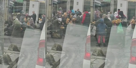 Bu Görüntüler Yürek Burkar: Ücretsiz Dağıtılan Ekmekleri Almak İçin Neredeyse Birbirlerini Ezen Vatandaşlar
