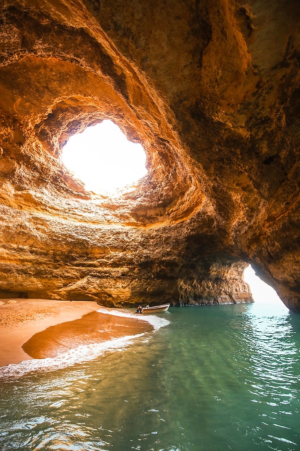 4. Пещера Бенагил, Португалия