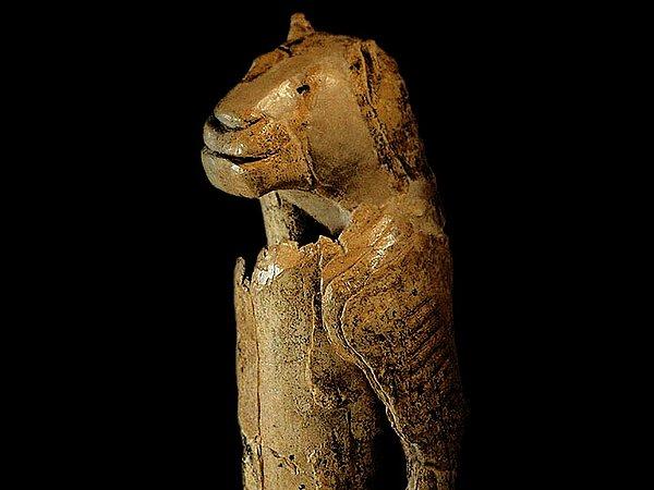 Araştırmalara göre tarihi tam 40 bin yıl öncesine dayanan Aslan Adam heykeli, o dönem yaşayan insanların hayal gücü ve düşünce tarzını net bir şekilde ortaya koyuyor.