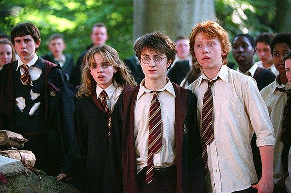 5. Harry Potter ve Azkaban Tutsağı'nda öğrenciler, önceki filmlerden farklı olarak üniformalarını nasıl giyecekleri konusunda serbest bırakıldı.