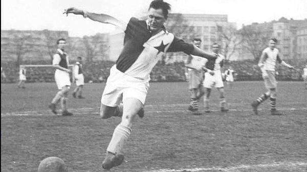 Rekor, 1956 yılında futbolu bırakan Bican'a aitti.