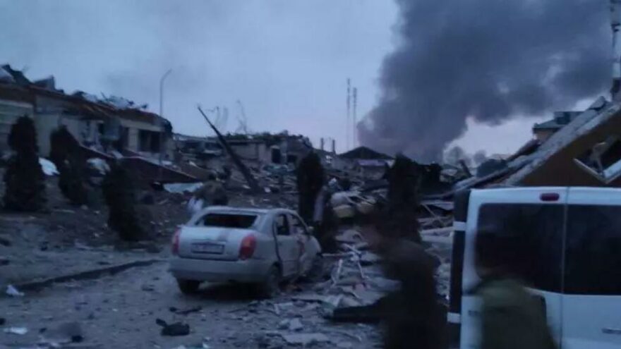 Rusya, Polonya Sınırındaki Askeri Üssü Vurdu Çok Sayıda Rusya, Polonya Sınırındaki Askeri Üssü Vurdu Çok Sayıda