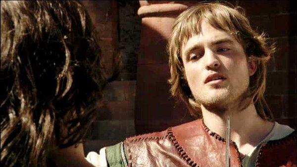 9. Robert Pattinson'ın rol aldığı ilk film 2004 yapımı Dark Kingdom: The Dragon King.