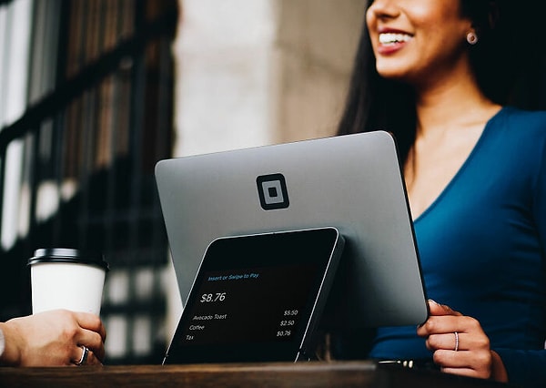 13. "Вы близнецы???" Сказала кассирша мне и моему брату... который старше меня на 12 лет...