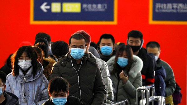 Çin’deki günlük vaka sayılarının artması sonucu alınan önlemler kapsamında bazı şehirlerde yeniden tam kapanmaya gidildi. Bu şehirlerden birisi de Shenzhen oldu.