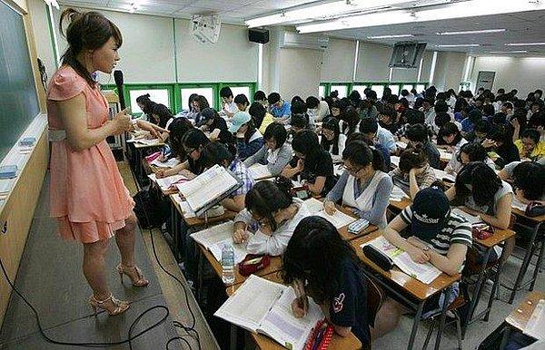 Henüz ülkede kaç okulun bu yasağı uyguladığına dair bir veri olmasa da Sugiyama 11 yıllık meslek hayatında 5 farklı okulda çalışmış ve bu okulların her birinde de atkuyruğu yasağı varmış.