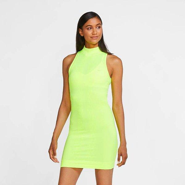 14. Nike neon elbise ile vücut hatlarınız ortaya çıksın!