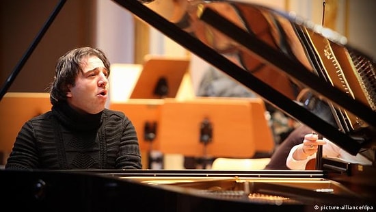 Fazıl Say'dan Sağlık Emekçilerine Yönelik Polis Müdahalesine Tepki: 'Yeter, cahiller! Gidin Artık!'